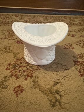 Fenton White Milk Glass Hat Vase 3.25” Tall